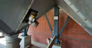 medidor de umidade para grãos instalado em secador industrial